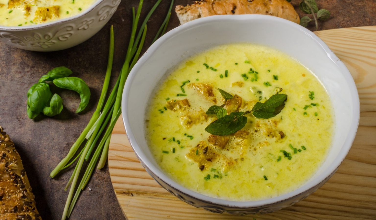 Луковый суп с плавленым сыром Лайфхакер