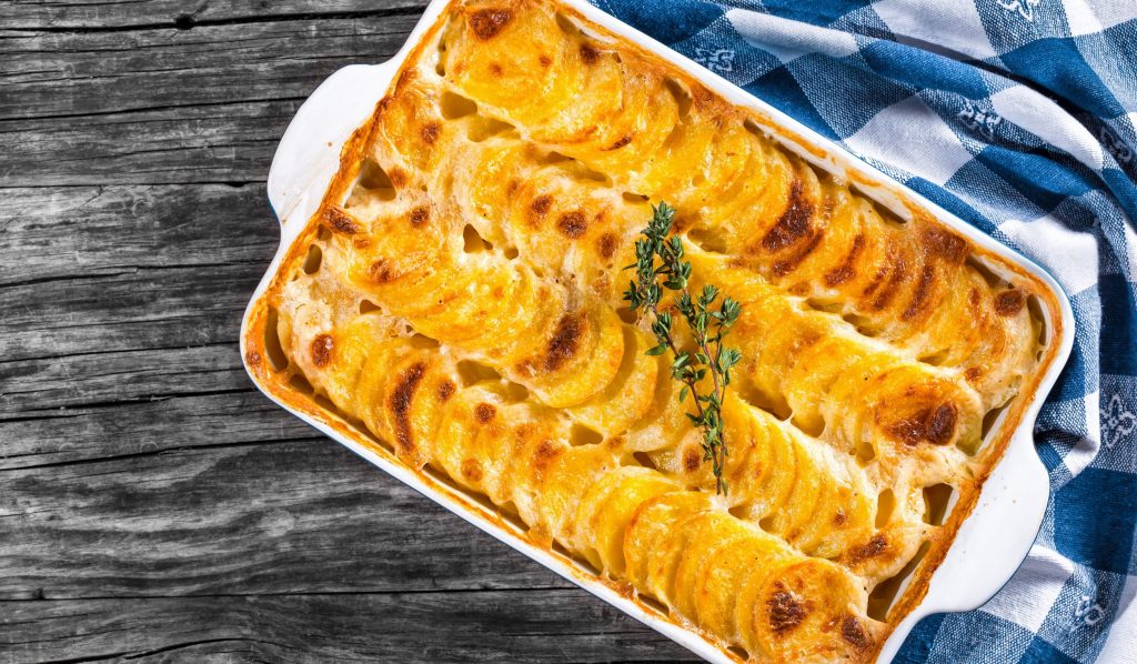 Картофельная запеканка с курицей и грибами Лайфхакер