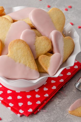 Печенье с розовой глазурью на 14 февраля