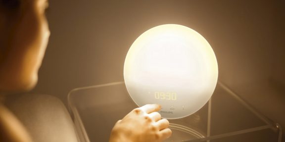 Работают ли световые будильники и есть ли смысл их покупать