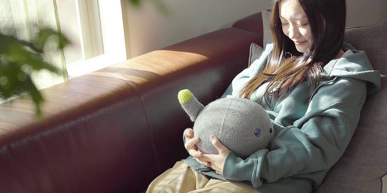 Panasonic представила робокота, который умеет говорить, спать и даже пукать