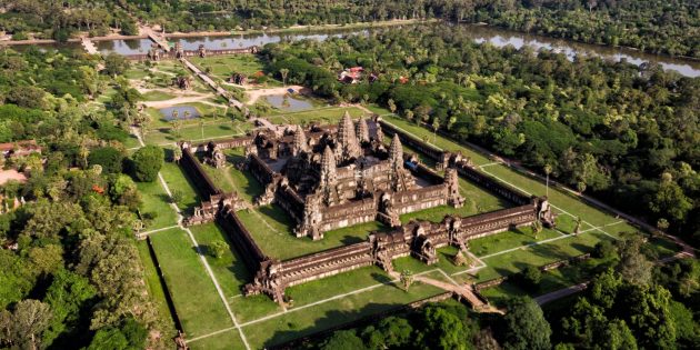 По канонам васту-шастры построен один из крупнейших религиозных памятников в мире — Ангкор-Ват