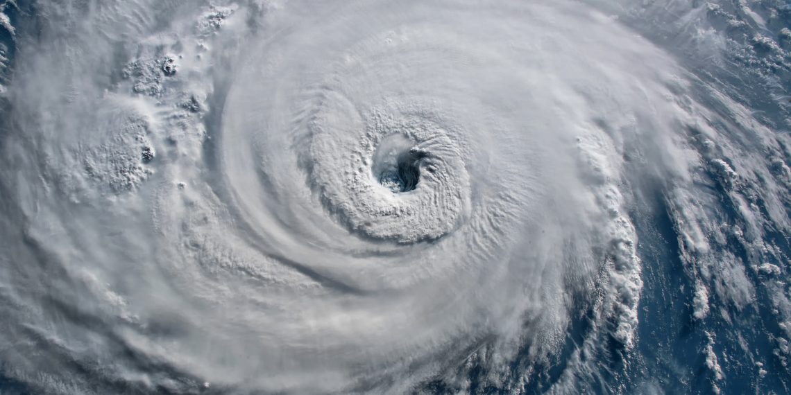 Аномалия в Бермудском треугольнике: ураганы усиливаются