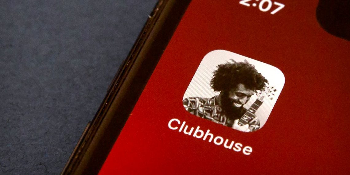 Что говорят про Clubhouse: мемы, шутки и мнения о главной соцсети начала года