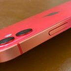 Пользователи iPhone 11 и iPhone 12 жалуются на выцветание корпуса