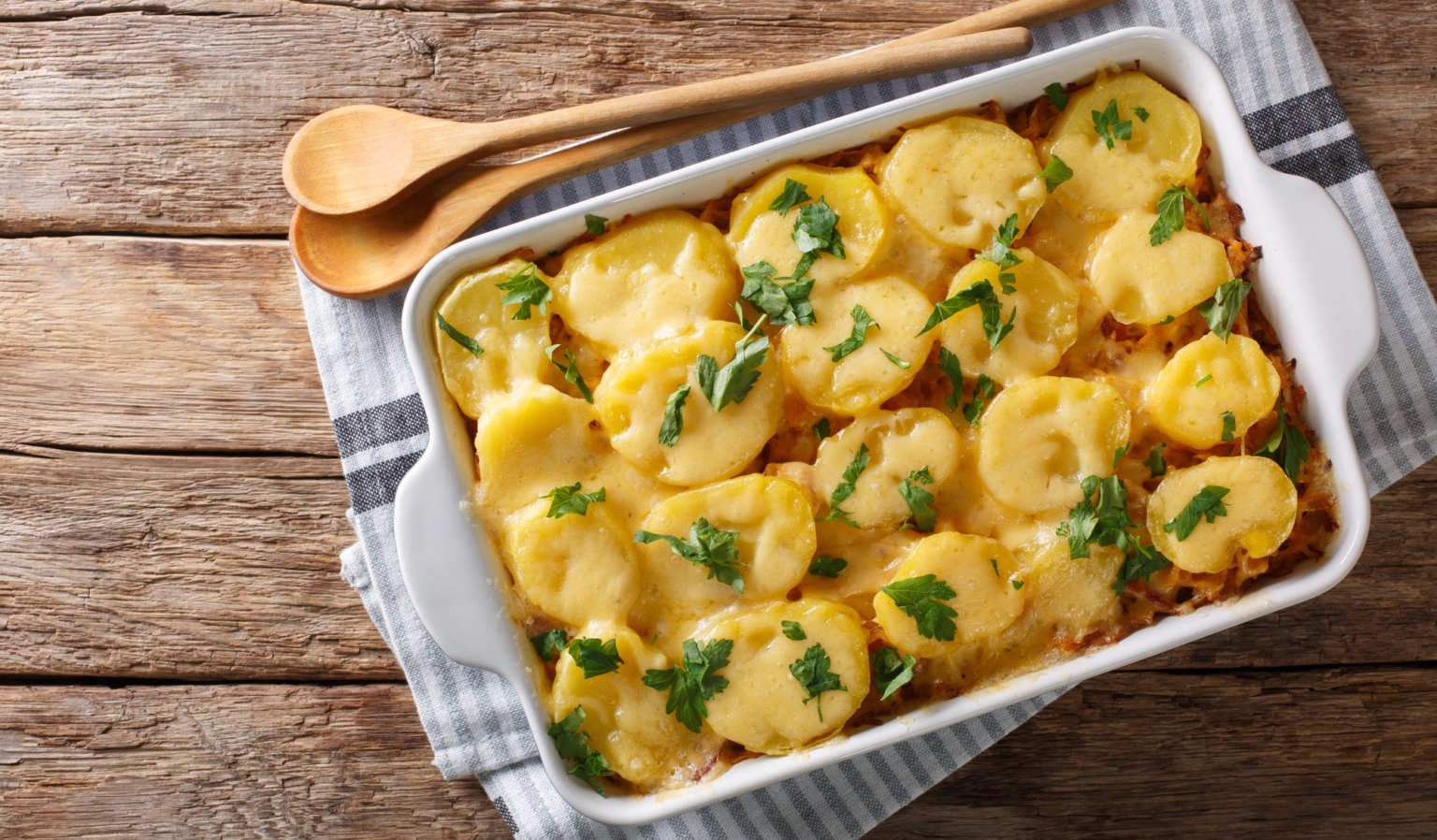 Запеканка с квашеной капустой и картошкой Лайфхакер