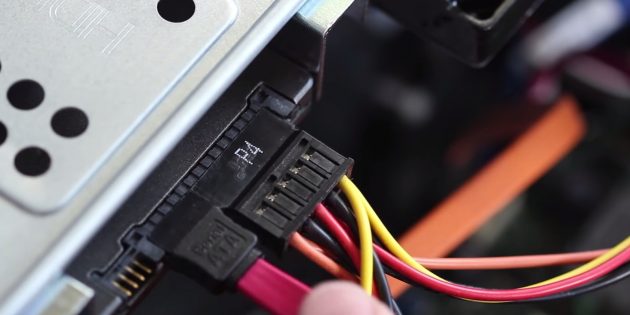 Как подключить SSD к стационарному компьютеру: подключите дискПодключите диск