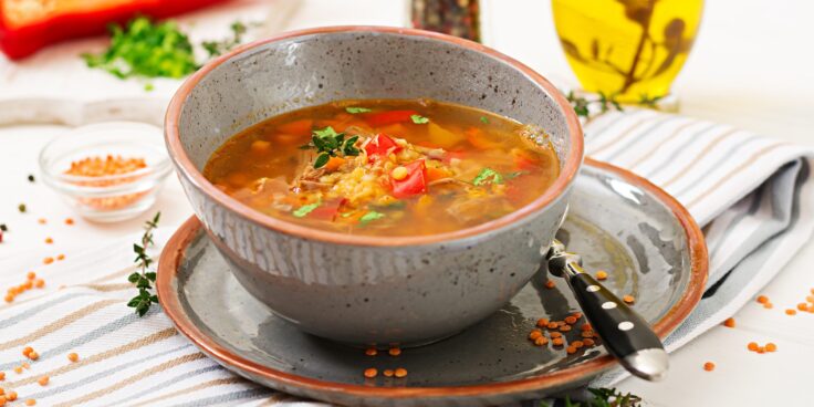 Простой и вкусный суп с фаршем и чечевицей