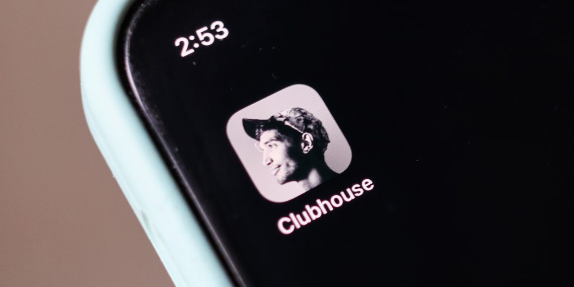 Clubhouse банит пользователей Houseclub на Android