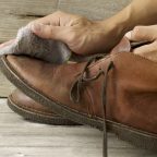 Kak izbavit'sya ot sledov soli na obuvi, odezhde i kovrah