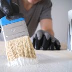 Лайфхаки для ремонта: как легко очистить кисточку от засохшей краски