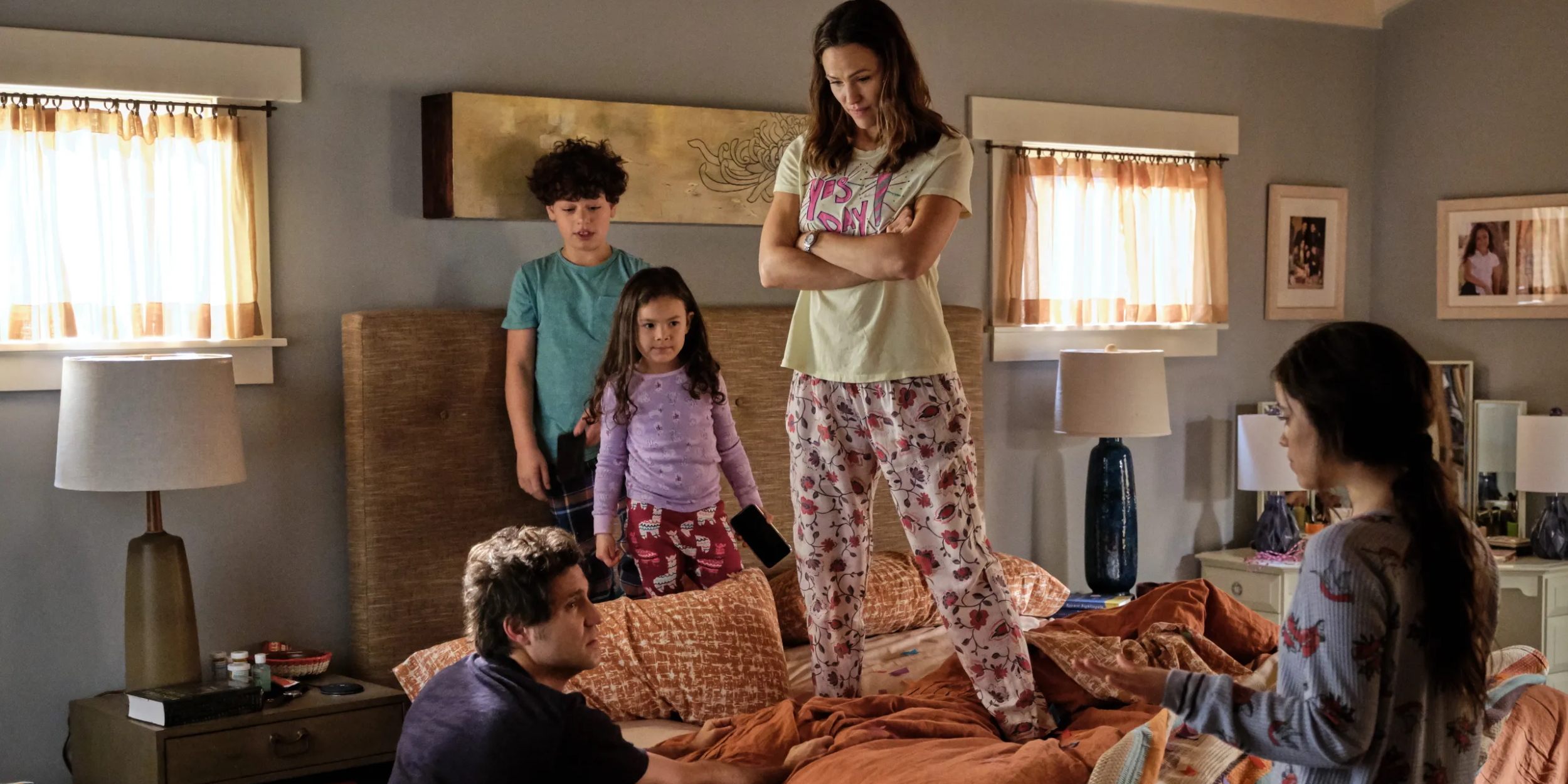 На Netflix — новая комедия с Дженнифер Гарнер «День „да“». Вот только фильм будто сняли в 90‑х