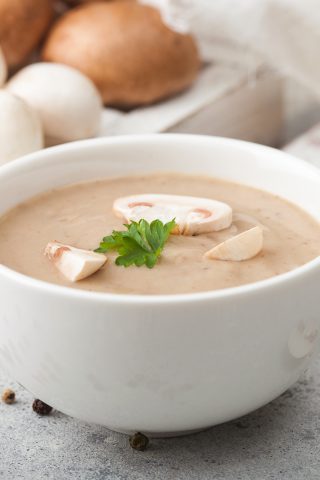 Сыроедческий грибной суп