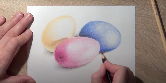 Закрасьте яйцо и нарисуйте тень