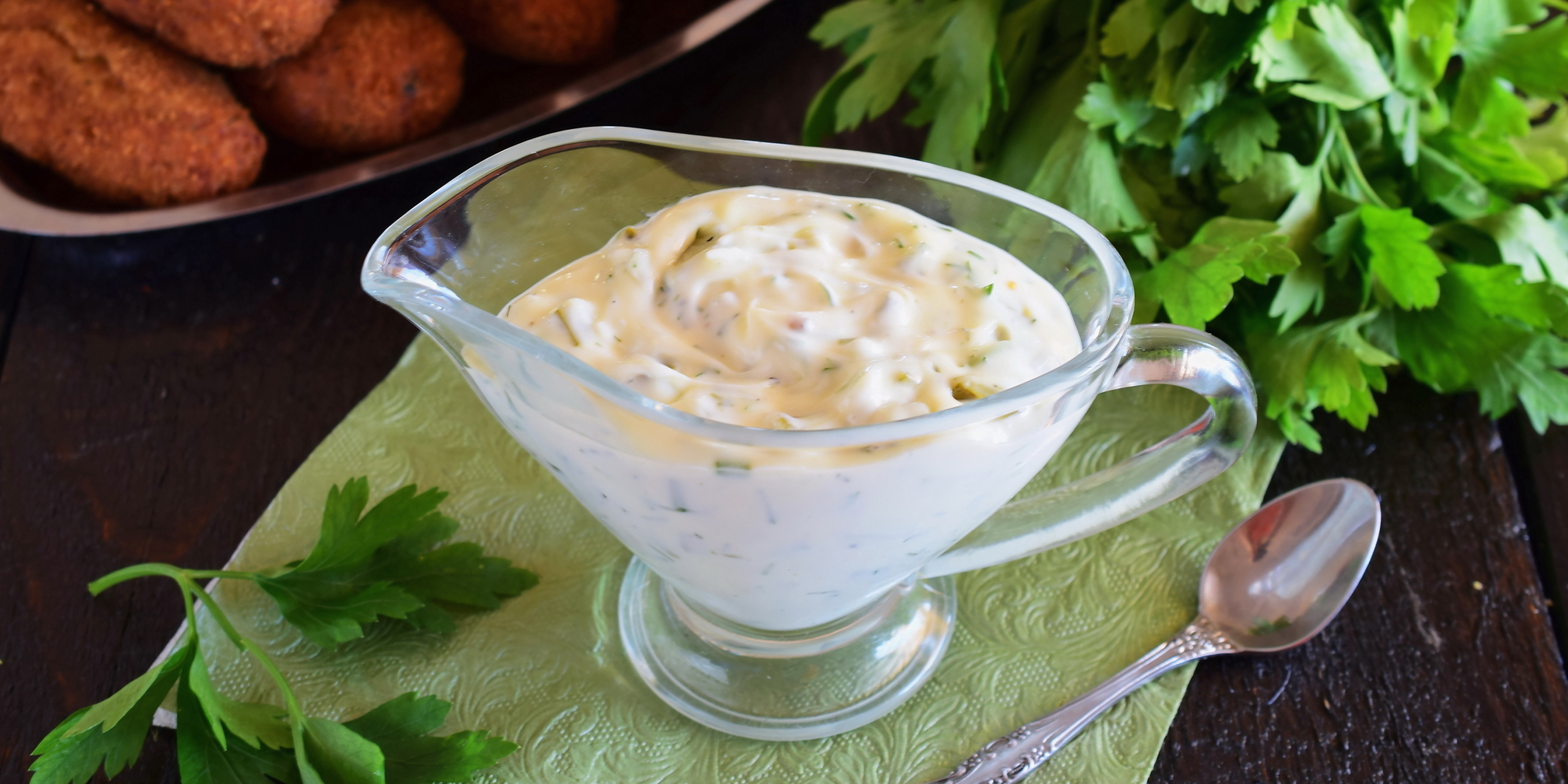 Белый соус с чесноком и зеленью для шашлыка: рецепт в домашних условиях