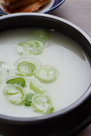 Корейский суп из говяжьих костей