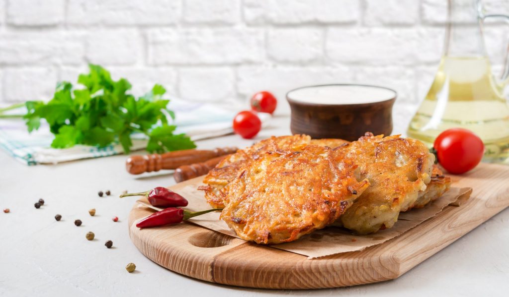 Рецепт: Картофельные дольки в духовке с сыром и чесноком на sapsanmsk.ru