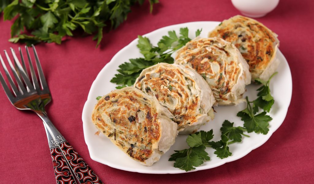 Пирожки-рулетки из лаваша с грибами и сыром (на сковороде) — рецепт с фото пошагово