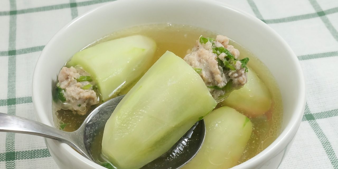 Тайский суп с фаршированными огурцами