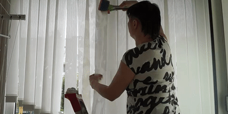 Как помыть вертикальные жалюзи из ткани: протрите ламели