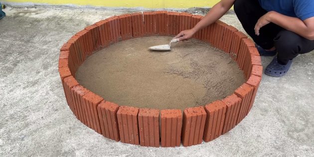 Как сделать фонтан своими руками: засыпьте внутрь песок