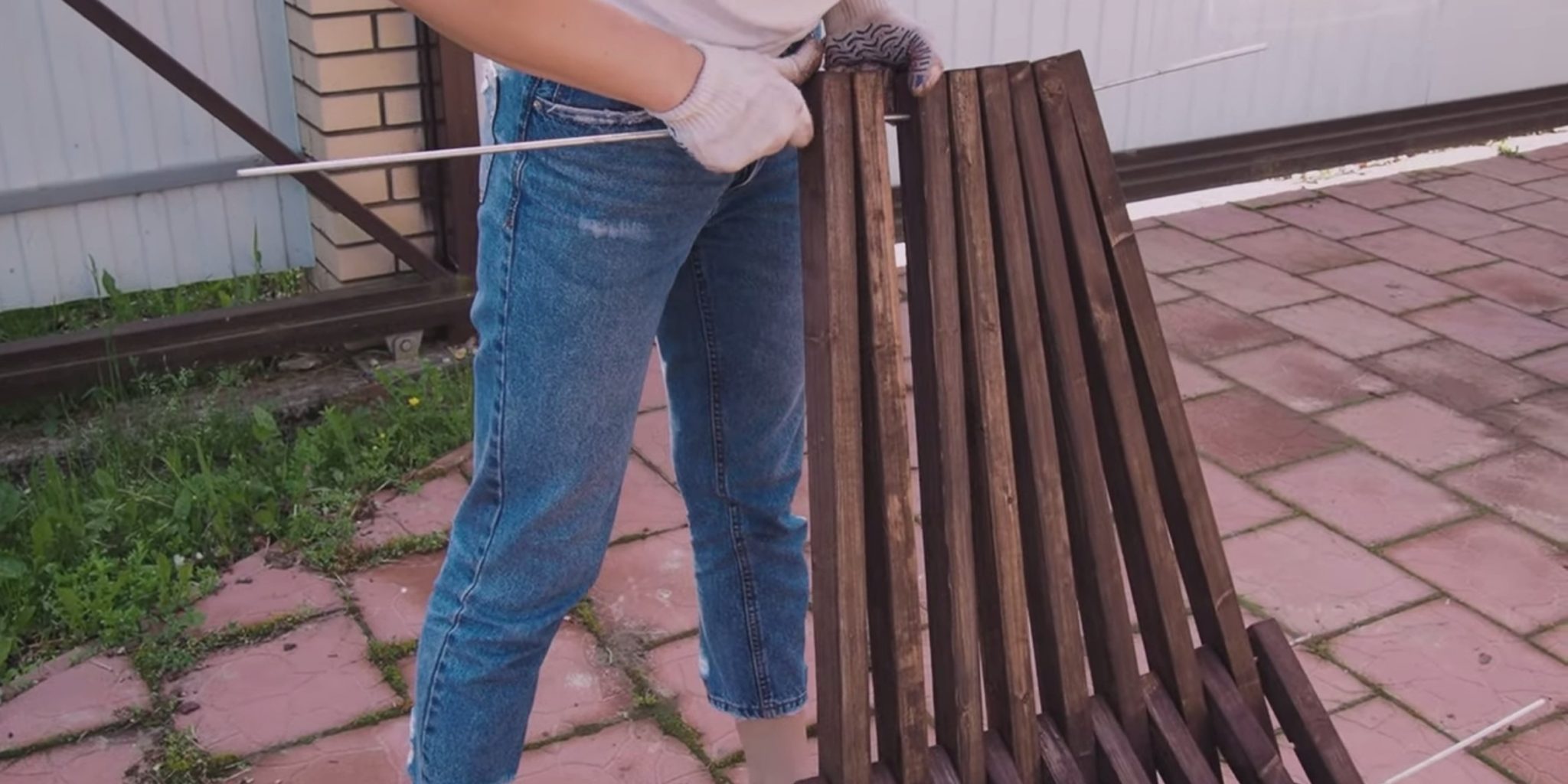 Готовый складной деревянный шезлонг