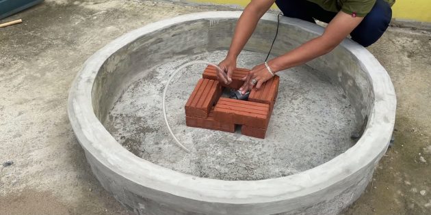 Декоративный фонтан из бетона