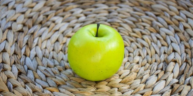 Как избавиться от запаха чеснока и лука изо рта: съешьте яблоко