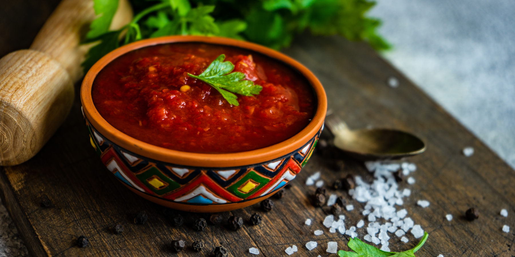 Простой соус для шашлыка (из помидоров и зелени)