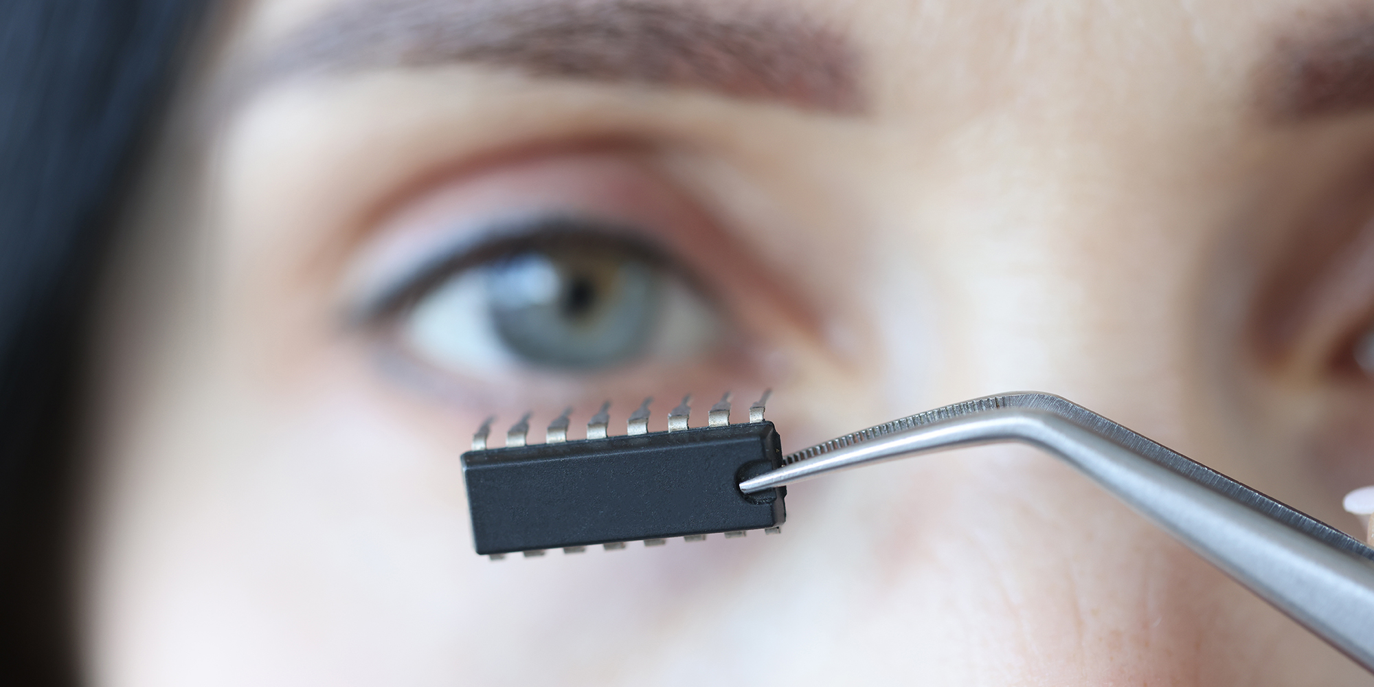 В правительстве РФ разрабатывают программу по вживлению в мозг микрочипов