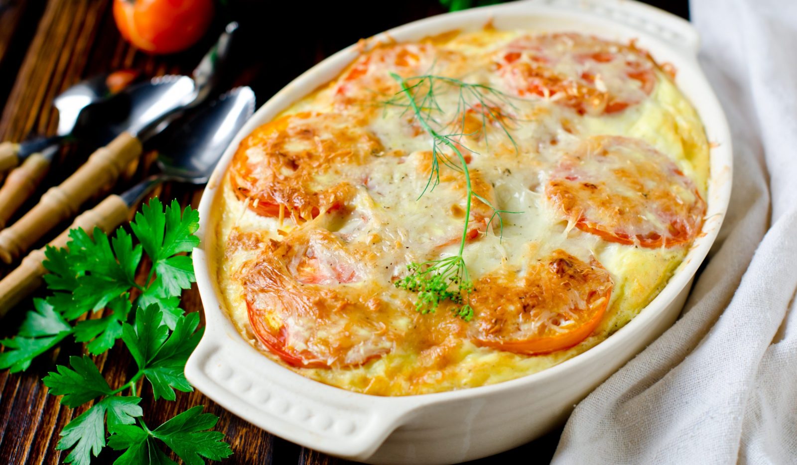 Запеканка с помидорами и сыром Лайфхакер