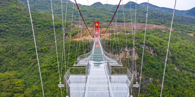 Самые страшные мосты: стеклянный мост «Три ущелья» Хуанчуань