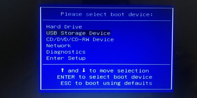 Чтобы настроить в BIOS загрузку с флешки, выберите пункт USB Storage Device