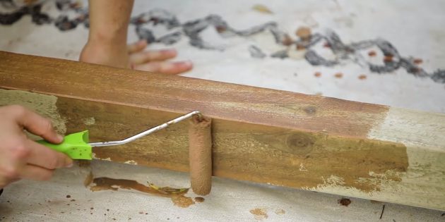 Как сделать скамейку своими руками: обработайте древесину маслом, лаком, краской или другим составом