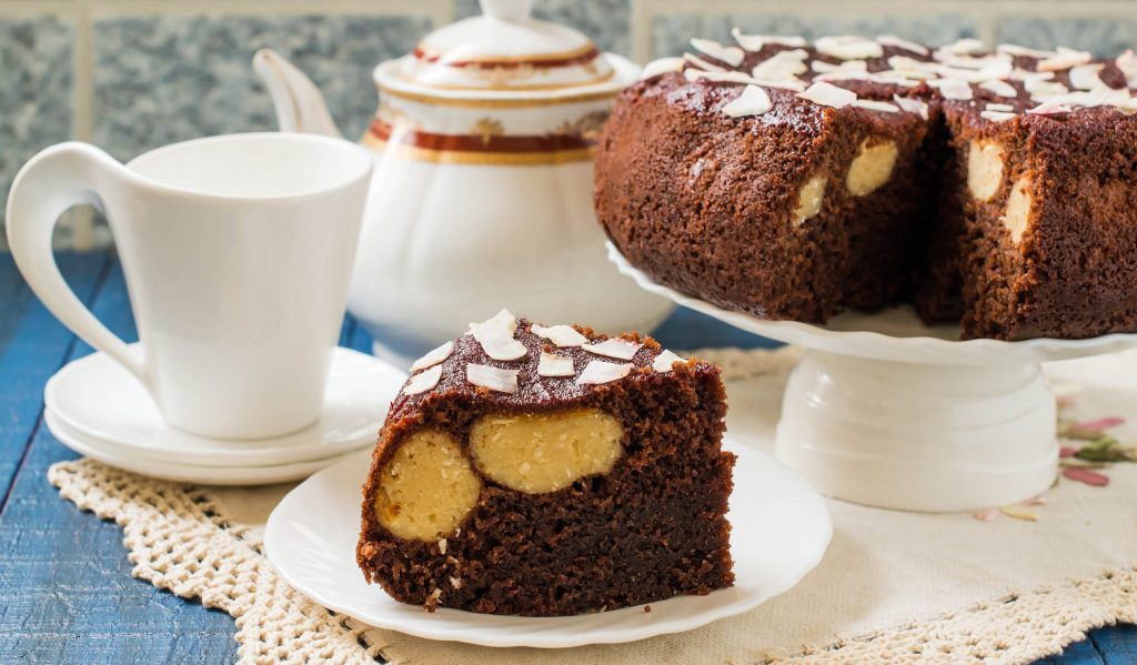 Шоколадный пирог с творожными шариками в мультиварке рецепт