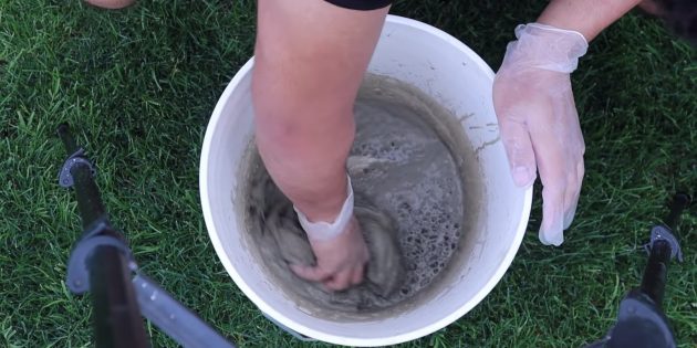 Как сделать вазон из бетона и полотенец своими руками: пропитайте полотенце раствором