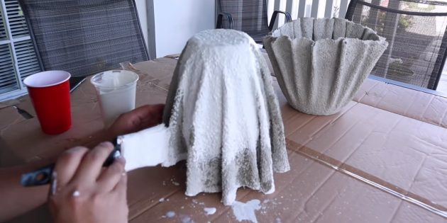 Как сделать вазон из бетона и полотенец своими руками: покрасьте вазон
