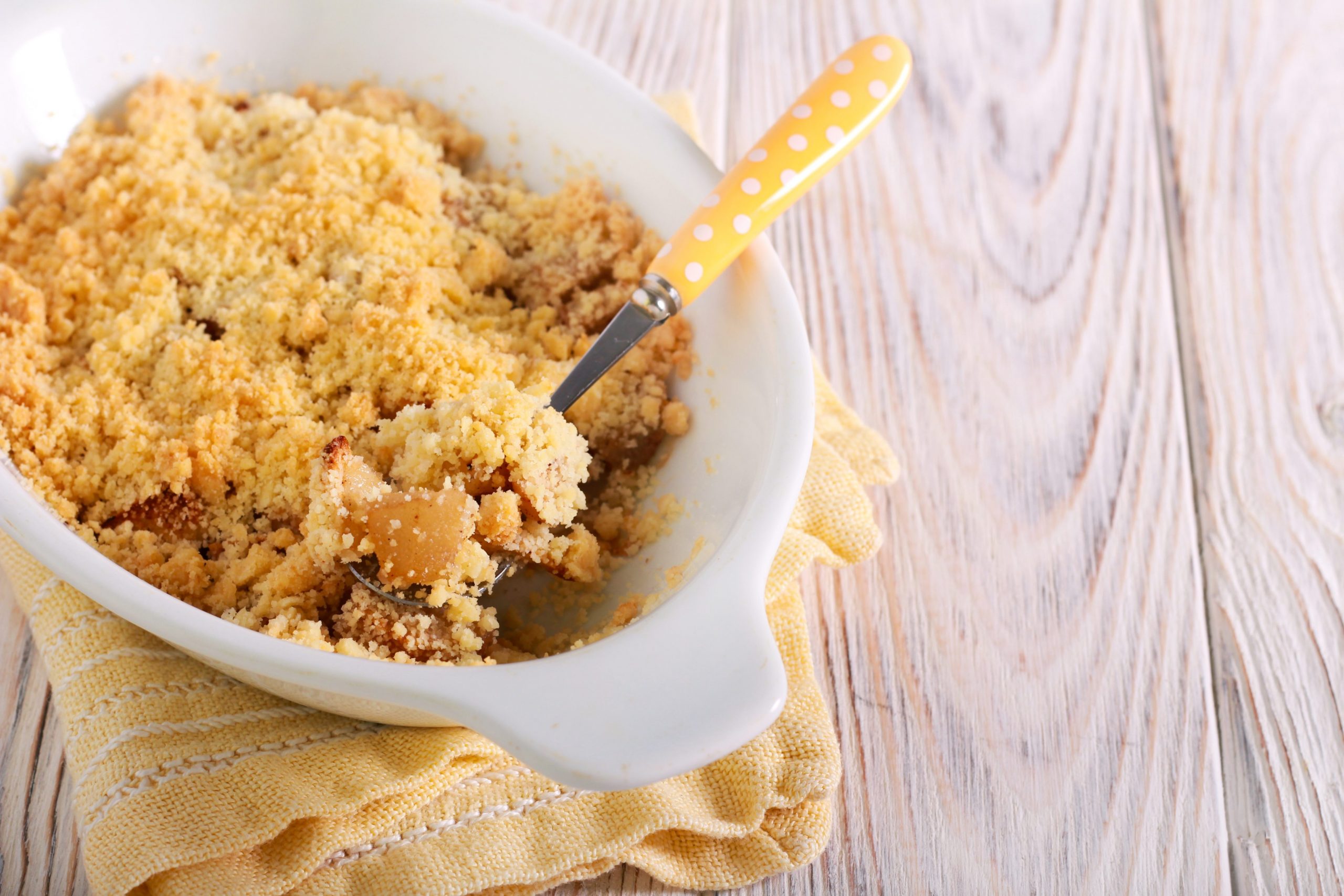 Крамбл с грушами, яблоками и грецкими орехами