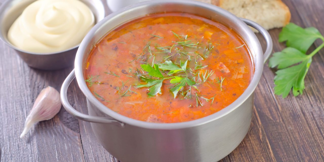 Сытный суп из говядины с овощами
