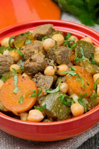 Рагу из говядины с кабачками и нутом по-мароккански