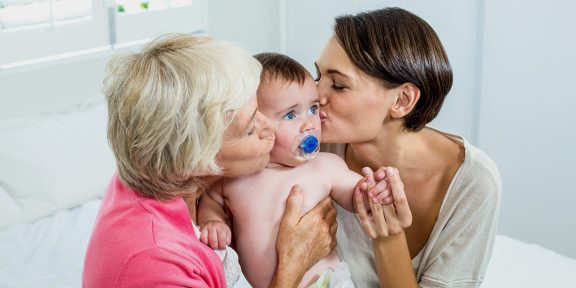 14 ошибок, которые чаще всего совершают молодые мамы по советам бабушек