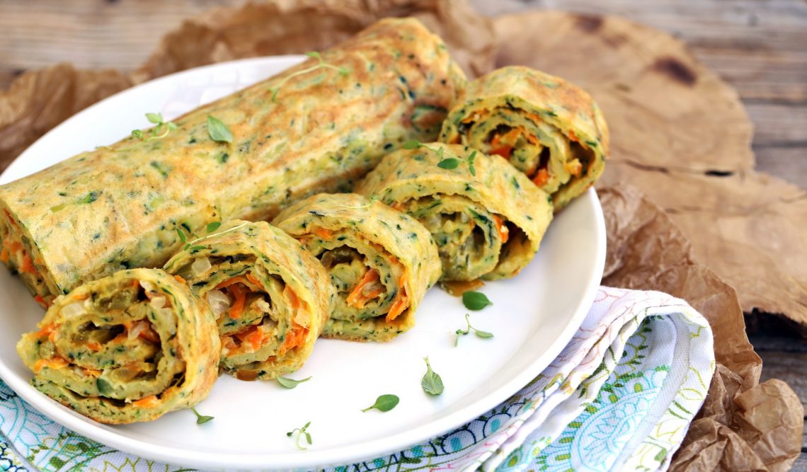 Рулет из кабачков с морковью и сыром Лайфхакер