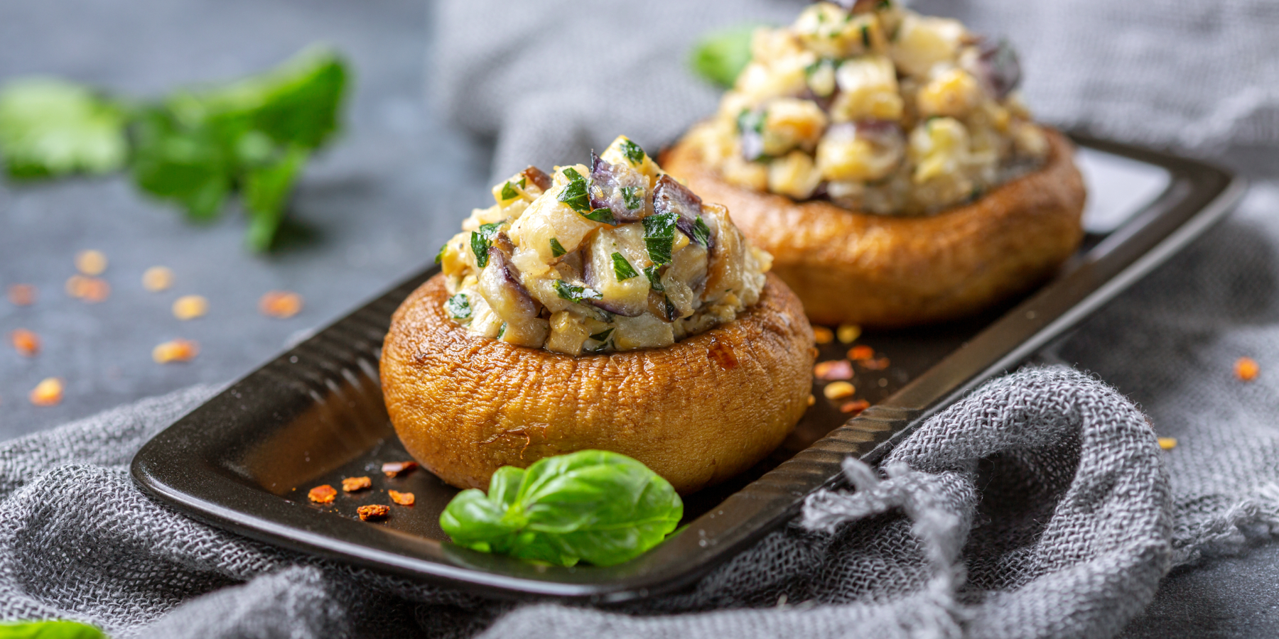 Шампиньоны, фаршированные баклажанами