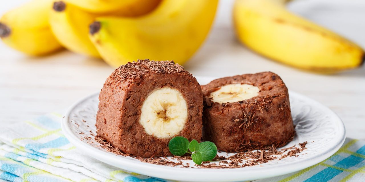 Простой шоколадный десерт с бананом