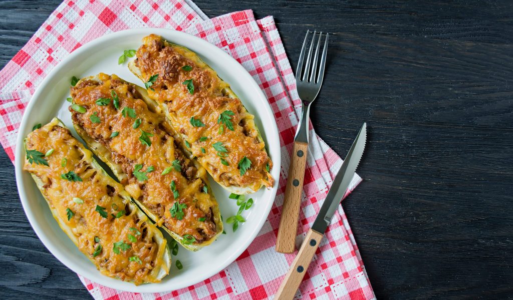 Запеченный кабачок с куриной печенью