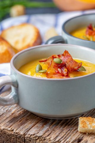 Суп из запечённой тыквы с беконом