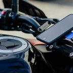 Apple предупредила о риске повреждения камеры iPhone вибрациями мотоцикла