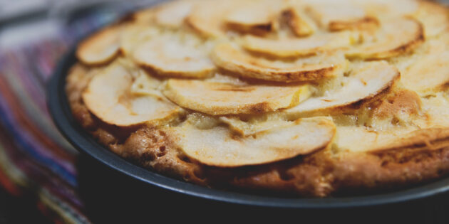 Как приготовить итальянский яблочный пирог: выпекайте десерт 30–40 минут