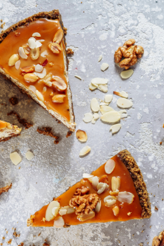 Вкусный чизкейк «Сникерс» в домашних условиях