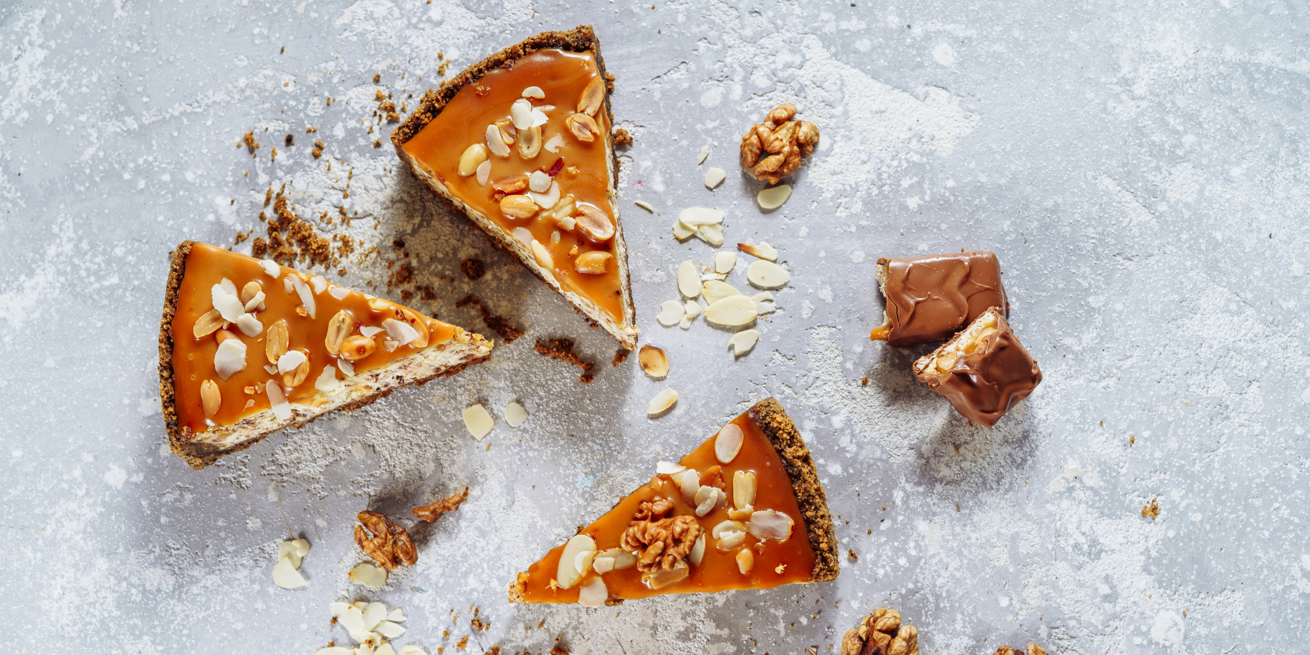 Вкусный чизкейк «Сникерс» в домашних условиях: рецепт